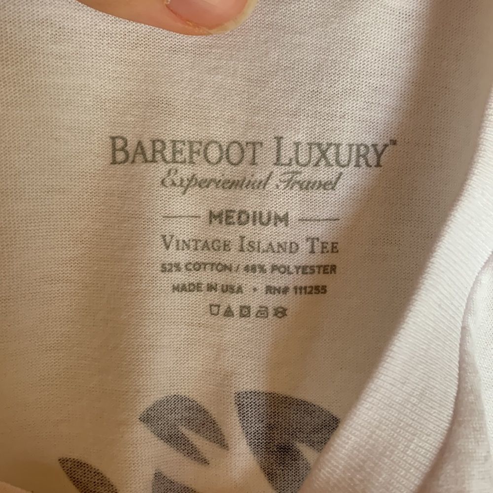 [Barefoot Luxury] White Short Sleeve Shirt - Size Medium - Picture 4 of 4